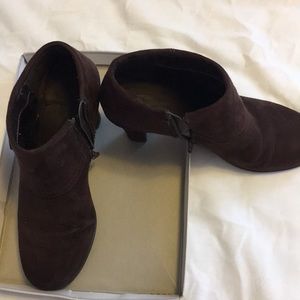 A2 by Aerosoles brown suede heels size 9 1/2